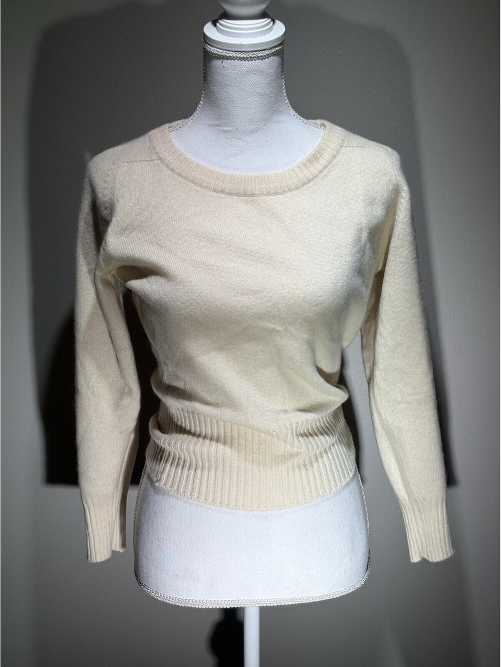VTG John Laing Scotland Cashmere Sweater Cream Crewneck Womens XS Petite 16x22